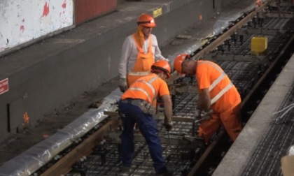 Lavori in corso sulla M2: 60 operai al lavoro per sostituire i binari tra Cadorna e Garibaldi