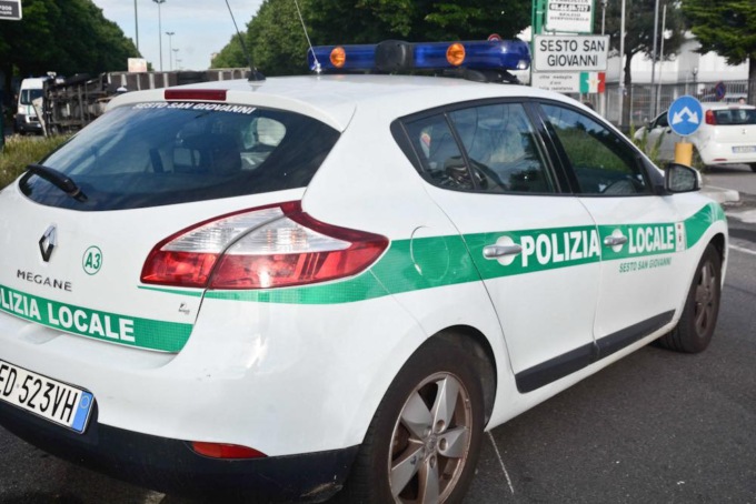 In tre su un’auto rubata e con arnesi da scasso: tutti denunciati
