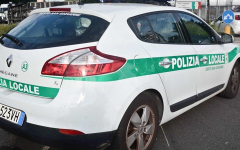 In tre su un’auto rubata e con arnesi da scasso: tutti denunciati