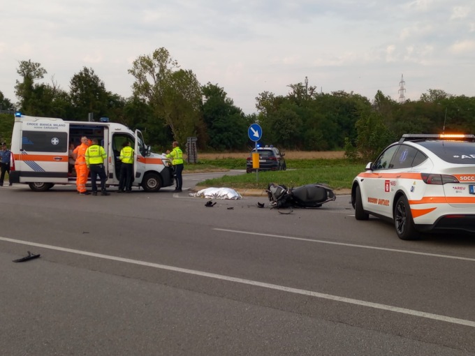 Incidente con un’auto sulla Sp13: morto un motociclista
