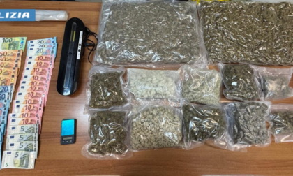 Senza documenti fa entrare in casa gli agenti: l'odore lo tradisce, pusher arrestato