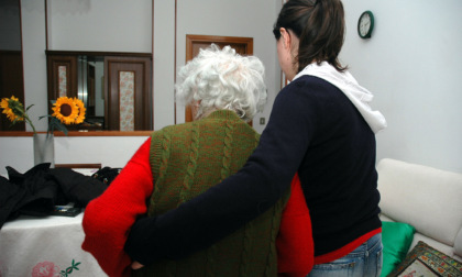 Il tempo è un dono prezioso: la Caritas cerca volontari per fare compagnia agli anziani