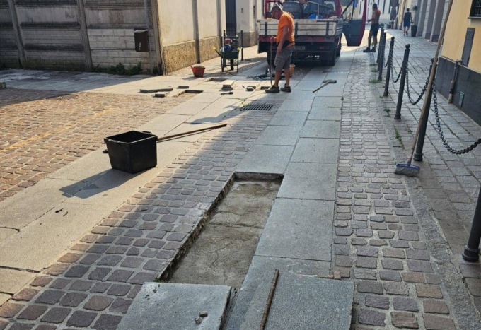 Lavori in corso in centro storico: sostituto il fondo ammalorato