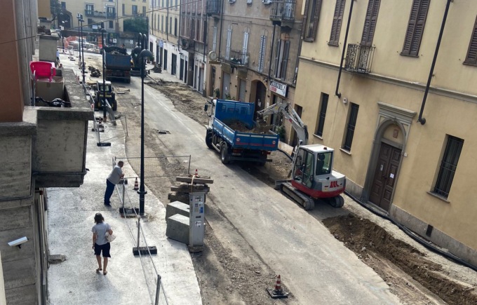 “I ristori ai commercianti? Solo una mancetta”