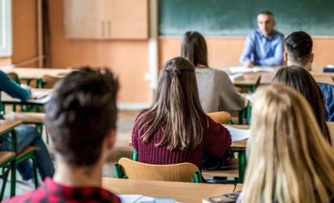 Nuove risorse per le scuole: più tecnologia alla media Gavazzi, arredi moderni per la materna Boves