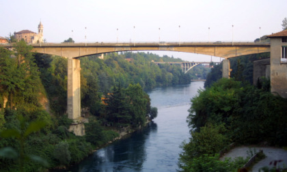 Stava per buttarsi dal ponte sull'Adda, salvato dalla chiamata al 112