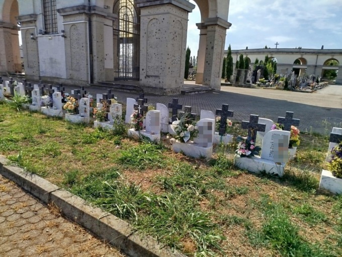 Cimitero senza posto, famiglie costrette a tenersi le urne in casa