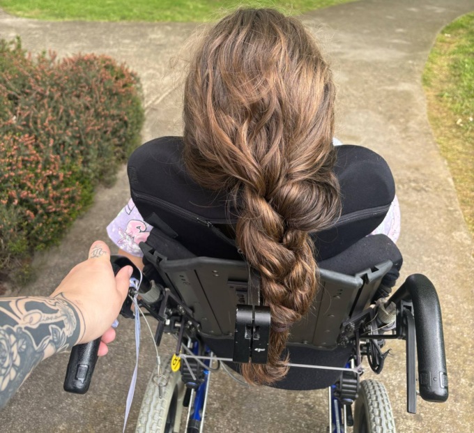 Mia, 9 anni, tornerà a casa dopo quattro mesi di ospedale