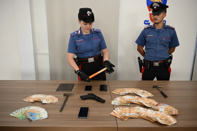 Brutale rapina a martellate per un orologio da 4mila euro: due arresti per tentato omicidio