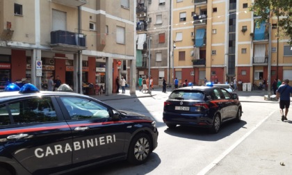 Lite violenta in piazza, arrivano i Carabinieri in forze