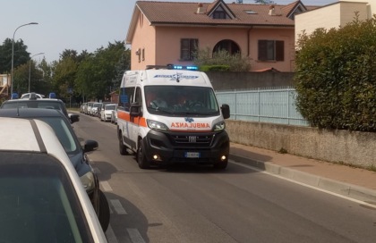 Scontro tra un’auto e una moto a Trezzano Rosa