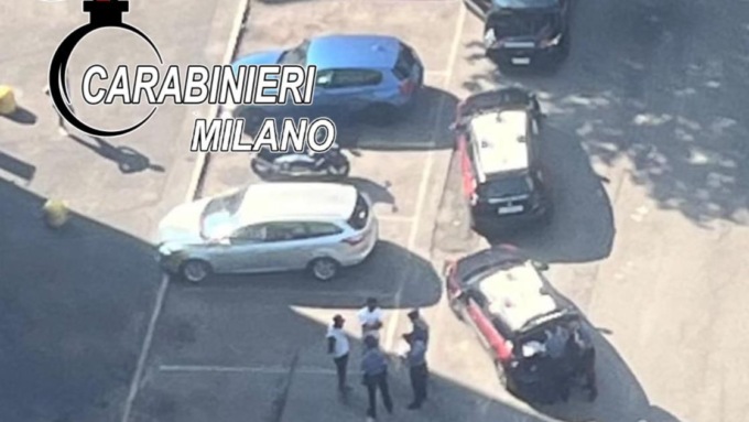 Operazione dei Carabinieri anche con l’elicottero: clandestini, occupazioni abusive e droga