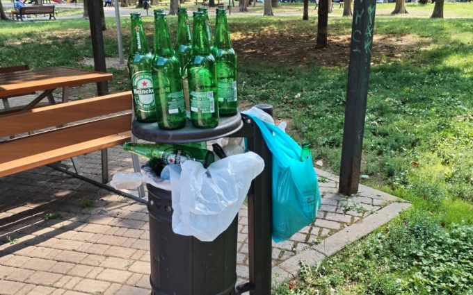 Feste alcoliche nei parchi nonostante i divieti: “Vanno chiusi di notte”