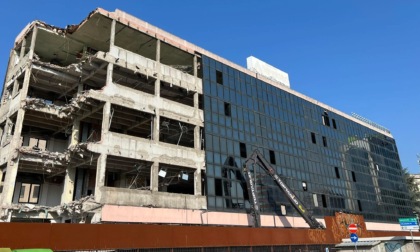 Abbattimento del palazzo ex Magneti Marelli: "Inevitabile per la presenza di amianto"