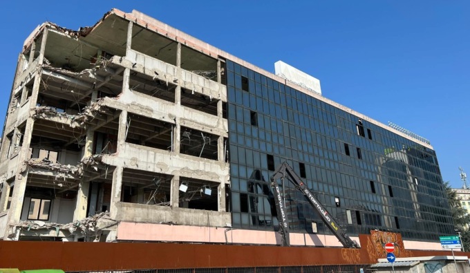 Abbattimento del palazzo ex Magneti Marelli: “Inevitabile per la presenza di amianto”