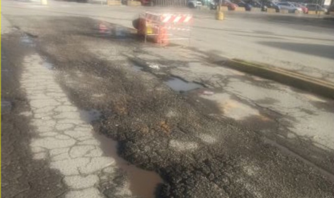Finalmente si interviene alla stazione: si mette mano a una parte del parcheggio