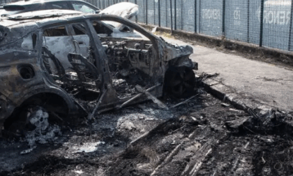 Pompiere morto nell'incendio della sua auto: camera ardente in caserma