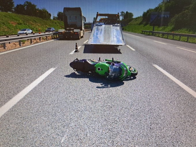 Schianto in moto in Tangenziale Est: 26enne miracolato