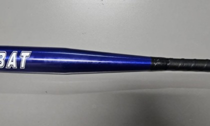 Andava in giro con una mazza da baseball: denunciato