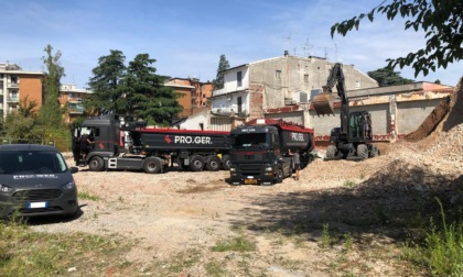 Rimossi i detriti dell'ex chiesa mai completata: riparte il cantiere nel cuore di San Damiano