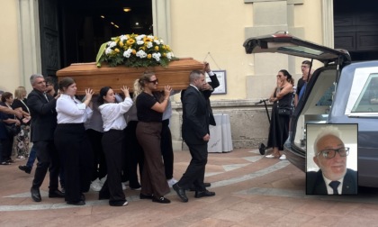 Rombo dei motori e lacrime per l'ultimo saluto al 60enne morto in un incidente in moto