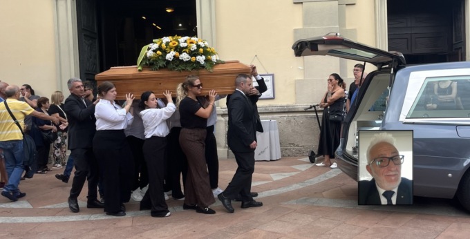 Rombo dei motori e lacrime per l’ultimo saluto al 60enne morto in un incidente in moto