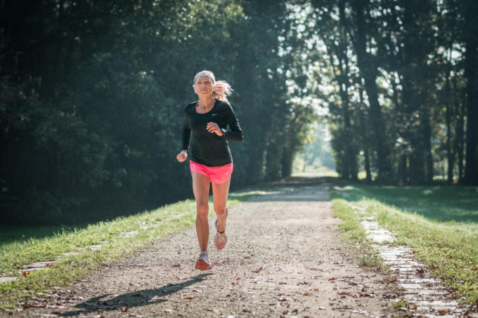 Dieci maratone in dieci giorni. L’impresa di Ivana Di Martino passerà anche da Crespi d’Adda