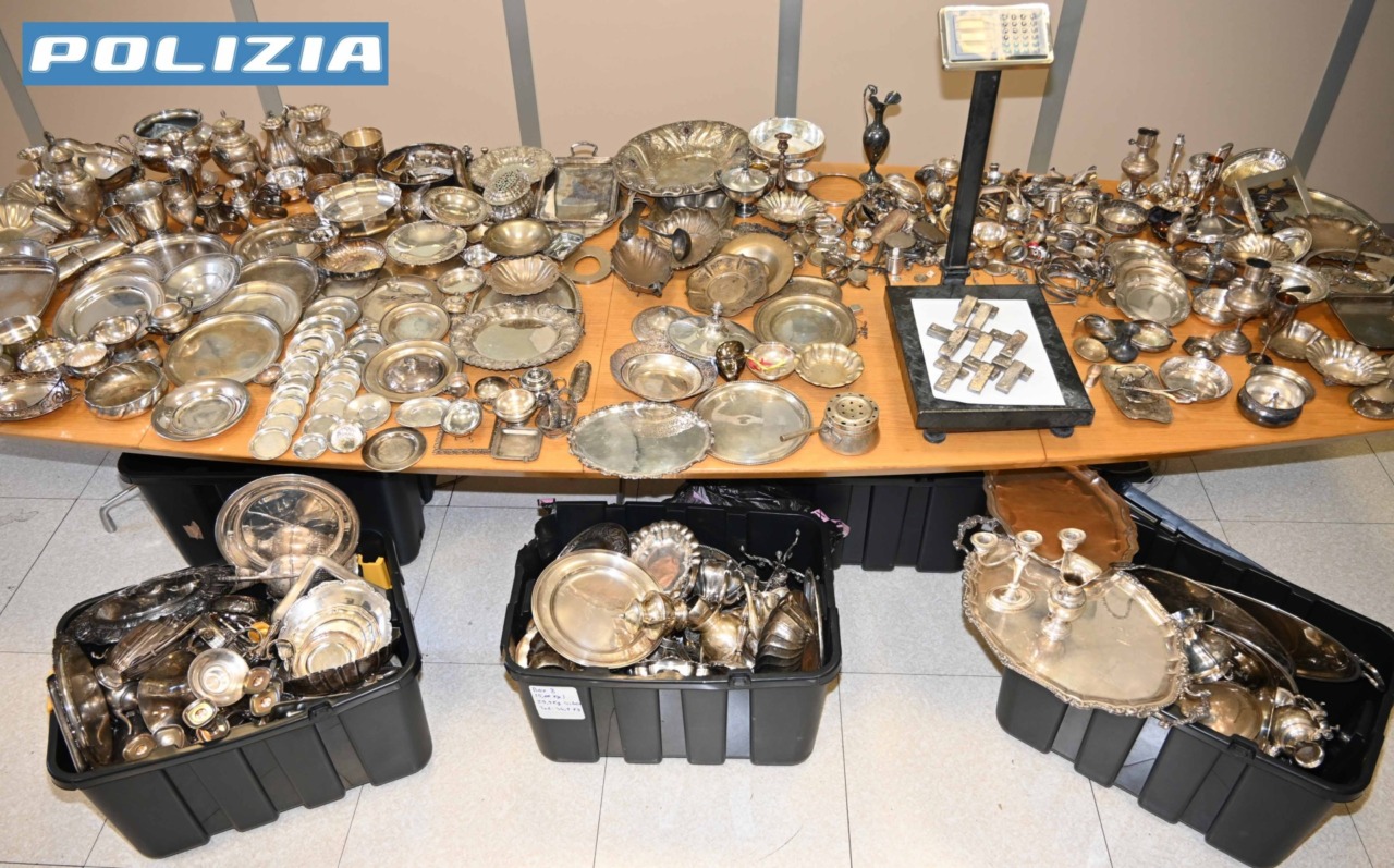 Arrestati due “predoni” con 324 chilogrammi di argenteria e 61mila euro