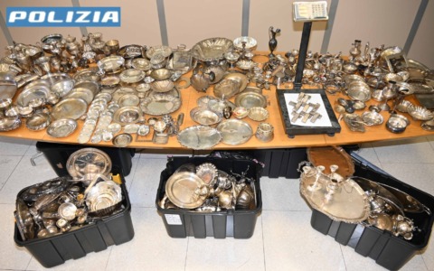 Arrestati due “predoni” con 324 chilogrammi di argenteria e 61mila euro