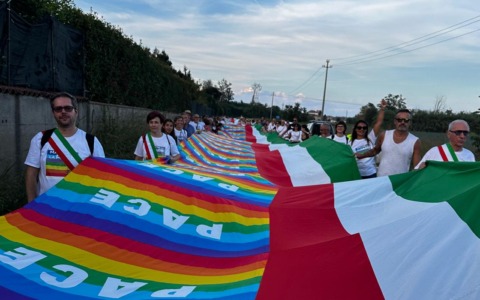Un fiume arcobaleno per dire “basta” al dolore di Gaza e a tutte le guerre
