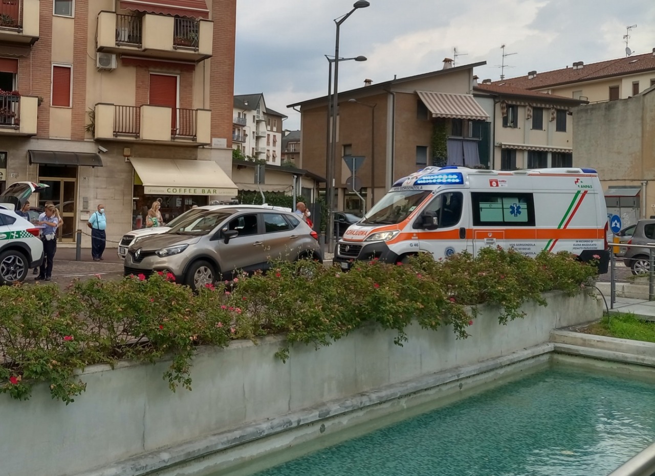 Anziano investito da un’auto a Cernusco sul Naviglio, automedica e ambulanza sul posto