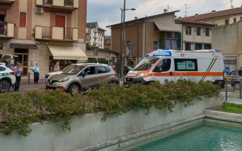 Anziano investito da un’auto a Cernusco sul Naviglio, automedica e ambulanza sul posto