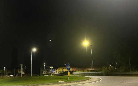 Maggiore sicurezza per auto e pedoni: Rodano finalmente è illuminata anche di notte