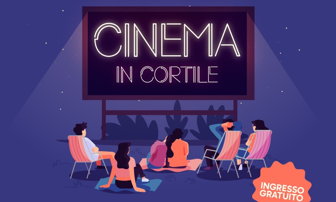 “Cinema in cortile” con musica diffusa e una mostra fotografica