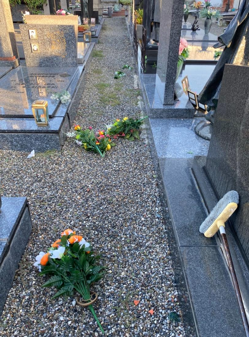 Vandali in azione al cimitero di Gorgonzola: “Siamo pronti a denunciare”