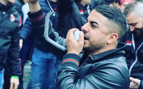 Si affaccia al balcone, insulta il pm che lo arrestò e torna in carcere