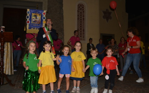 Palio di San Giorgio a Liscate, che spettacolo la sfilata dei rioni