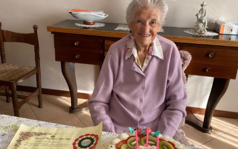 Letizia Recanati ha spento 103 candeline. Festa con i familiari, il sindaco e la Pro loco