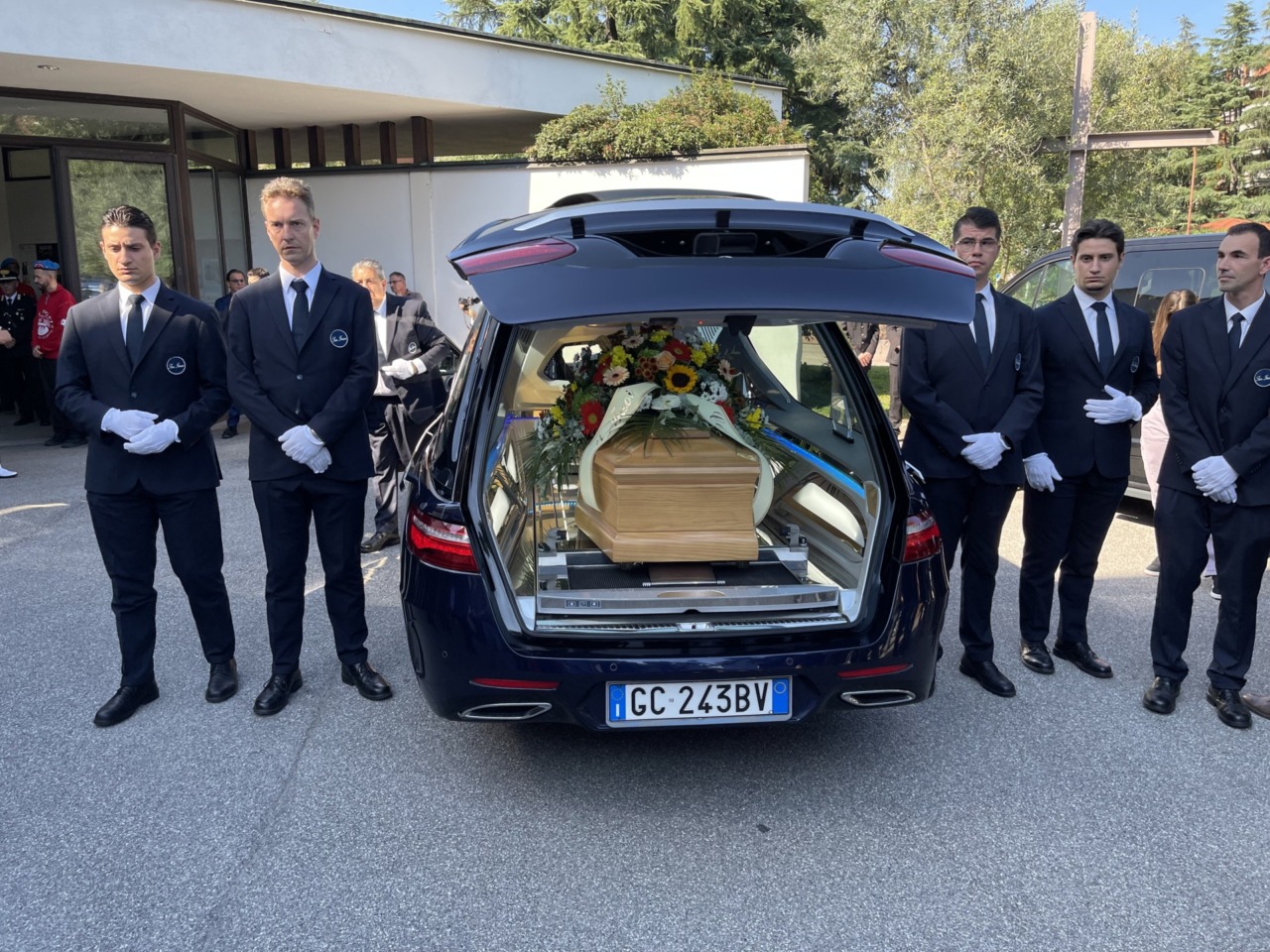 “L’ultima diretta di Emilio Fede”: il ricordo commosso della figlia Sveva ai funerali