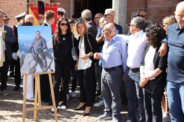 L’ultimo saluto all’alpinista eroe Luca Sinigaglia: “Abbiamo sentito l’affetto di un’intera Nazione”