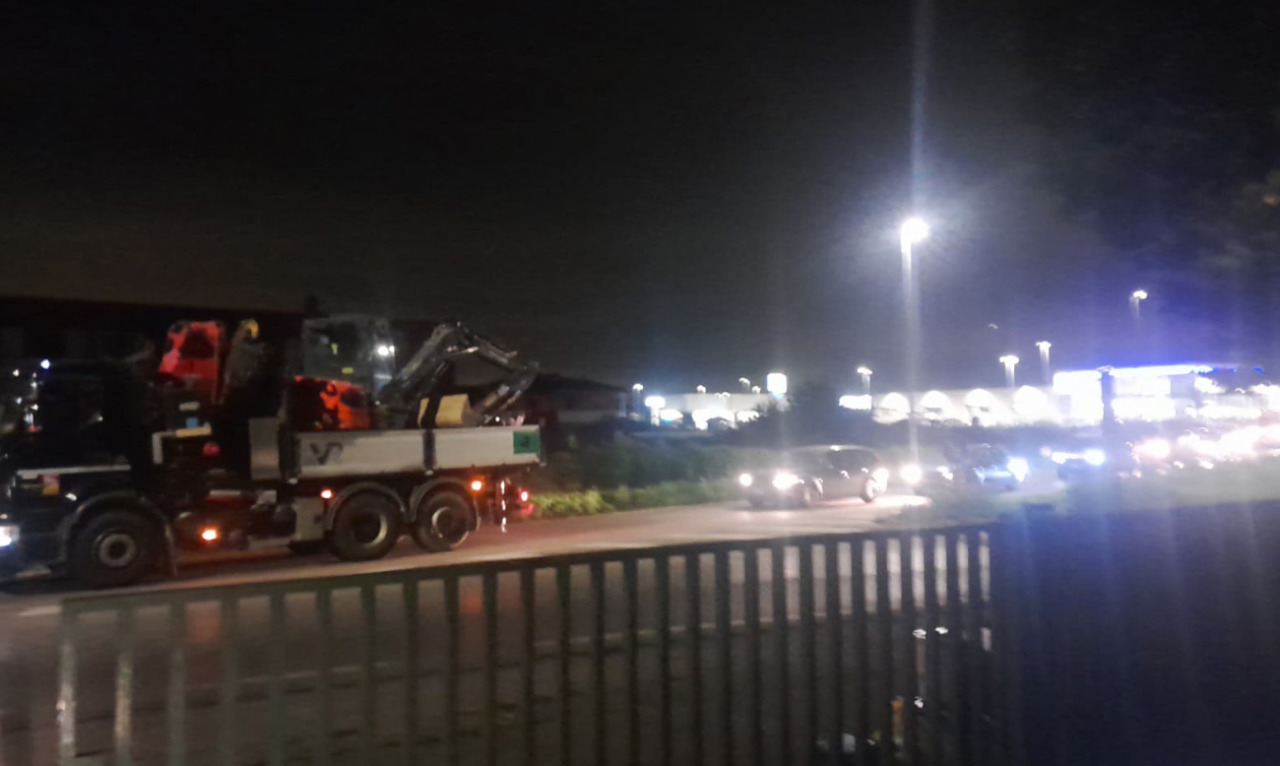 Lavori a rilento sul ponte, automobilisti “in ostaggio” sulla Rivoltana