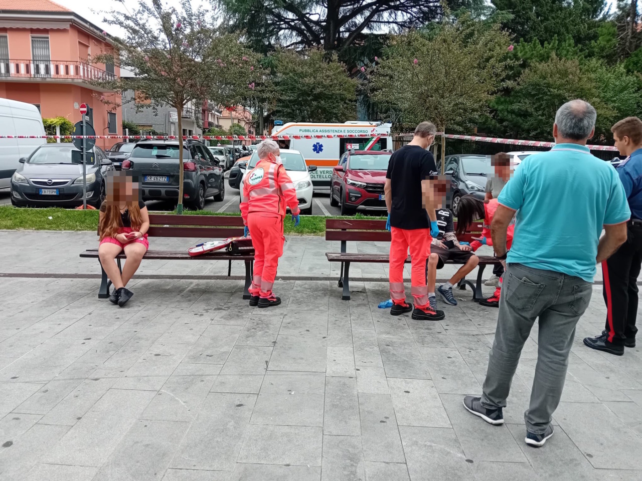 Scoppia una lite per strada, un ragazzino rimane ferito