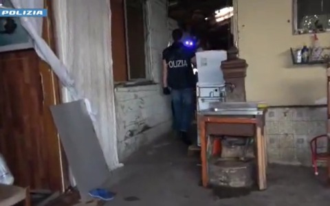 Esperti di furti fermati dalla Polizia di Stato: a tradirli le immagini delle telecamere di sicurezza