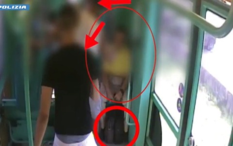 Picchiarono e rapinarono un disabile alla fermata del tram: arrestati