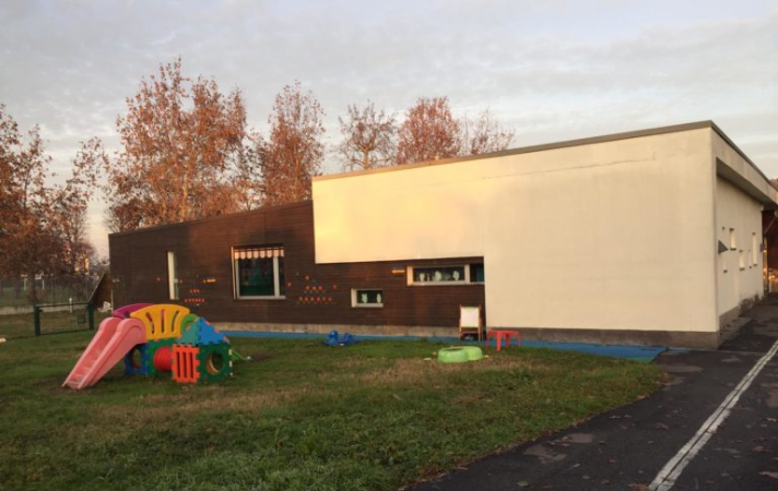 Infiltrazioni alla scuola dell’infanzia a Premenugo: tetto da rifare e alunni trasferiti