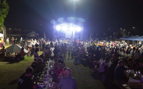 Con centinaia di persone a cenare nel parco si è conclusa la seconda festa cittadina