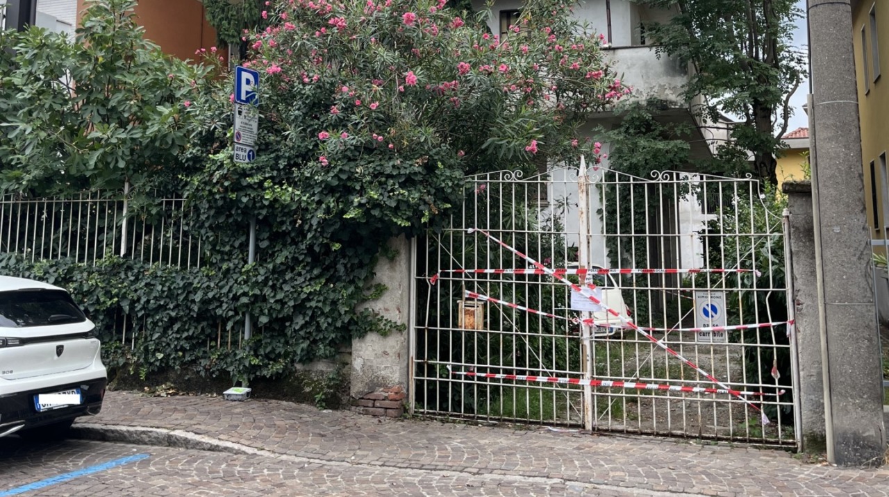 Piena di rifiuti e infestata dai topi: sequestrata la “casa da incubo”