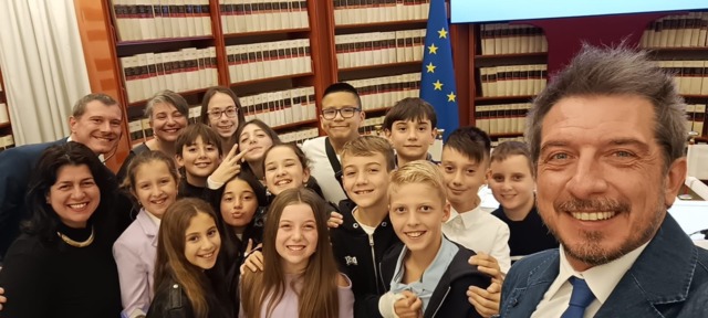 La 5A della scuola primaria “Fortis” vince il concorso nazionale “NeoConnessi”