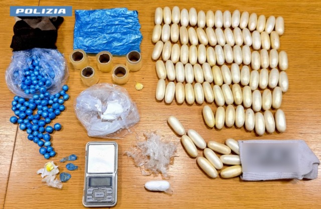 Nascondeva la “coca” in frigo e in un calzino sotto il letto: arrestato spacciatore portoghese