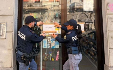 Irregolarità e truffe: sospesa dal questore la licenza di due negozi etnici